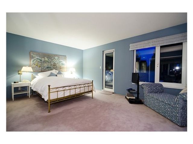 11894 at 2829 Bellevue Avenue, West Vancouver