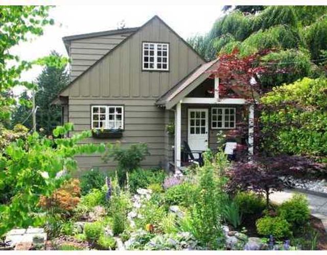 12622 at 3288 Travers Avenue, West Vancouver