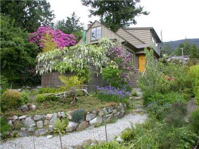 12625 at 3288 Travers Avenue, West Vancouver