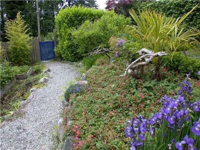 12631 at 3288 Travers Avenue, West Vancouver