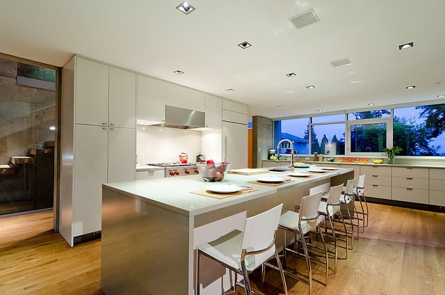 12823 at 3855 Sunnycrest Drive, North Vancouver