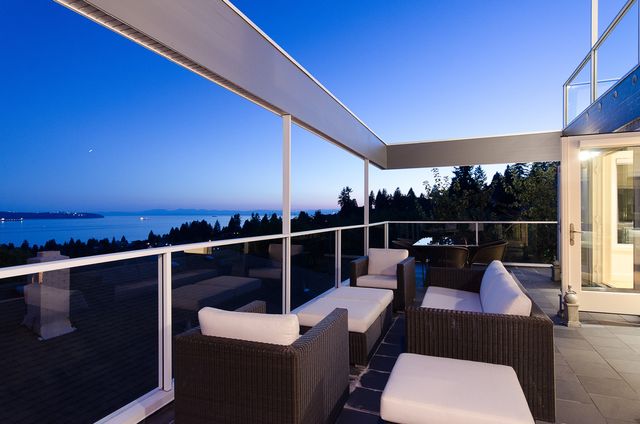 13594 at 1765 24th Street, West Vancouver