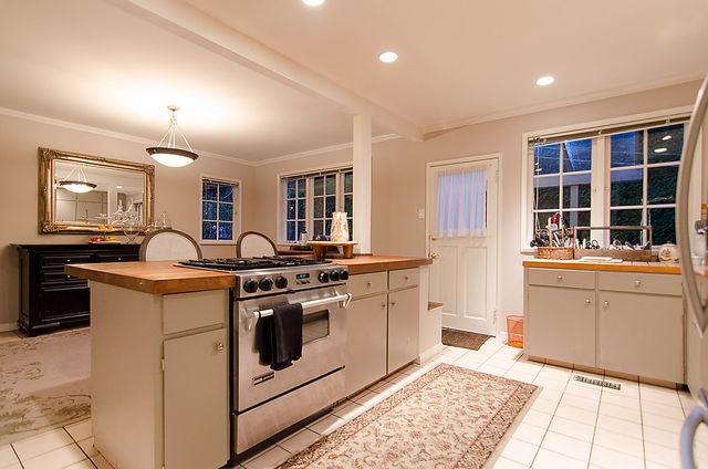 13843 at 4861 The Dale, West Vancouver