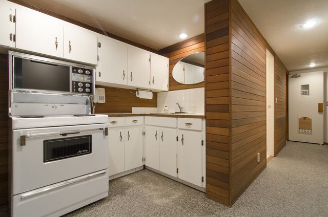 16318 at 2777 Bellevue Avenue, West Vancouver