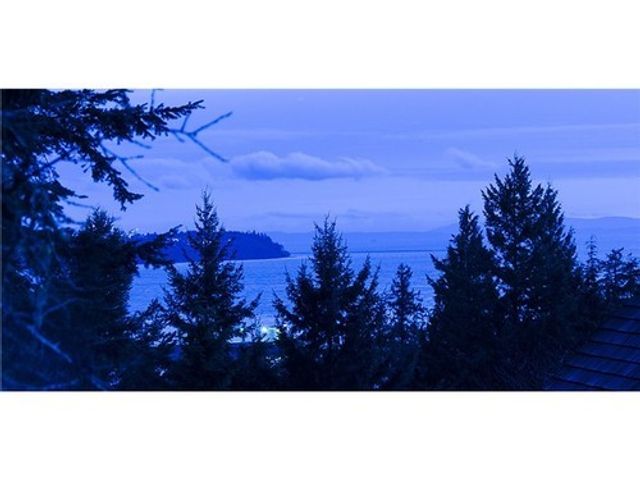 16737 at 4660 Willow Creek Road, West Vancouver