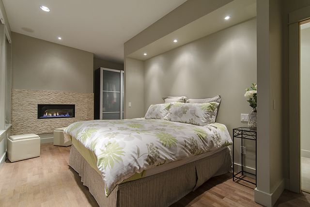 16945 at 4877 Skyline Drive, North Vancouver