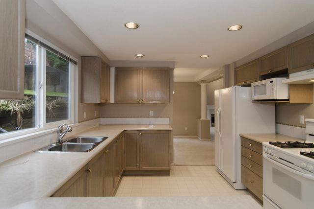 17952 at 1611 Plateau Crescent, Coquitlam