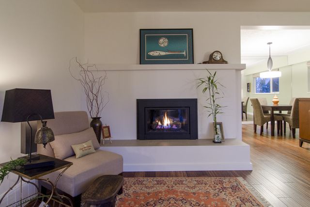 18234 at 3272 Travers Avenue, West Vancouver