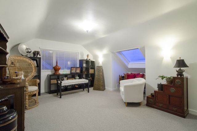 18255 at 3272 Travers Avenue, West Vancouver