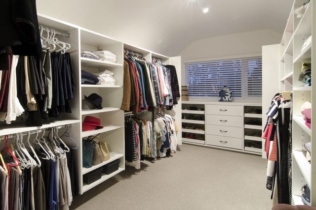 18270 at 3272 Travers Avenue, West Vancouver