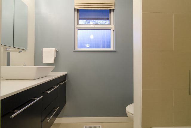 18273 at 3272 Travers Avenue, West Vancouver