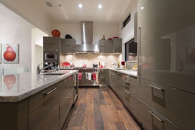 18752 at 5164 Madeira Court, North Vancouver