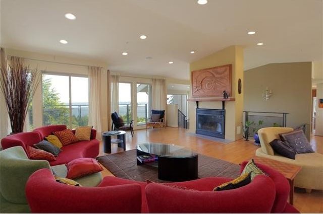 19379 at 2331 Queens Avenue, West Vancouver