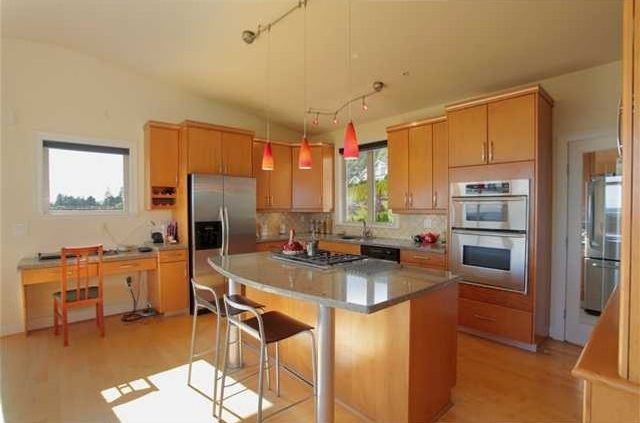 19385 at 2331 Queens Avenue, West Vancouver