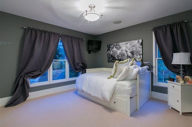 20073 at 3325 Radcliffe Avenue, Vancouver West