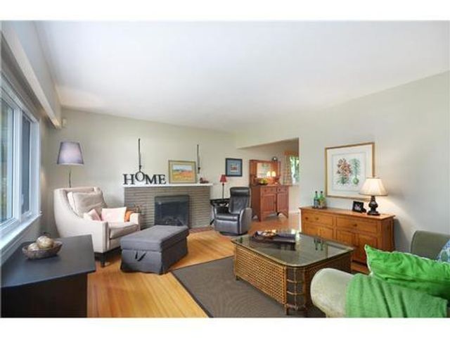 20972 at 3791 Sunset Boulevard, North Vancouver