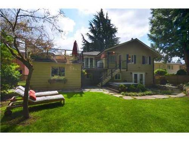 20999 at 3791 Sunset Boulevard, North Vancouver