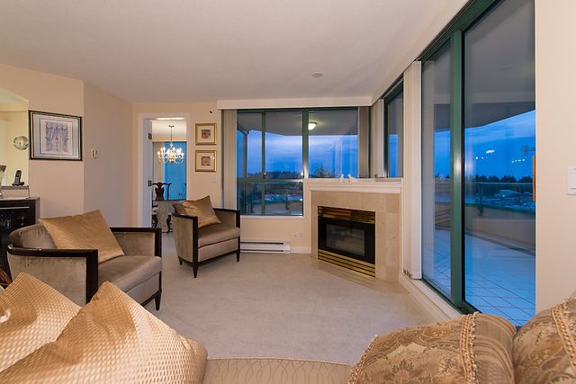 21940 at 10D - 328 Taylor Way, West Vancouver