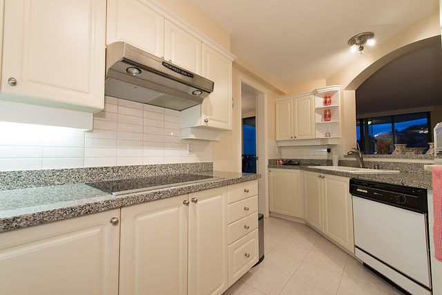 21964 at 10D - 328 Taylor Way, West Vancouver