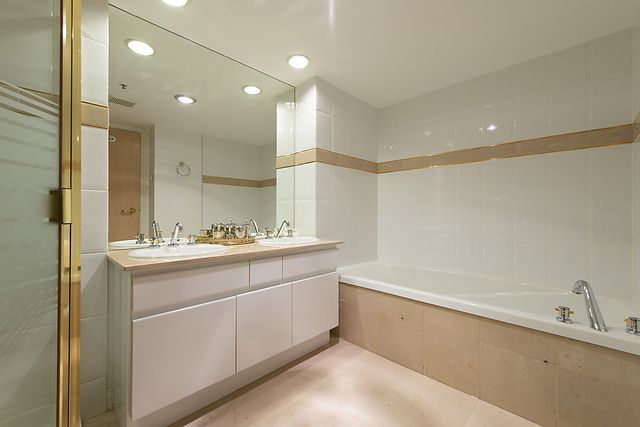 22000 at 10D - 328 Taylor Way, West Vancouver