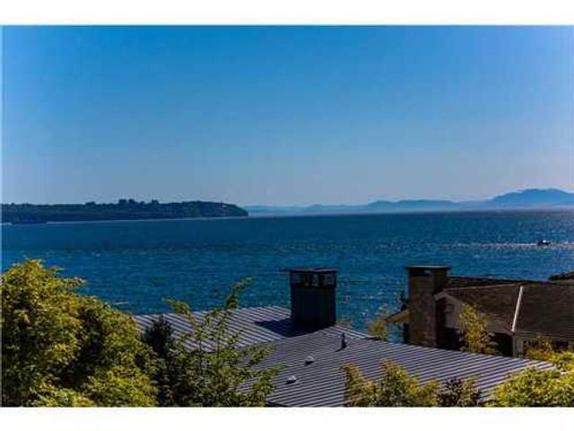 22972 at 3051 Procter Ae, West Vancouver