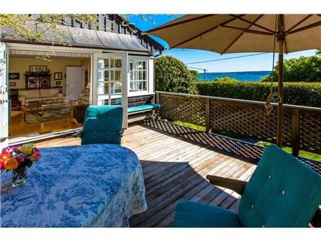 22999 at 3051 Procter Ae, West Vancouver