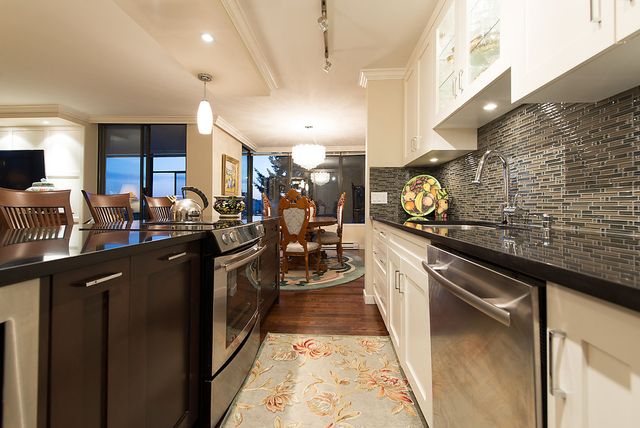 25370 at 501 - 1420 Duchess Avenue, West Vancouver