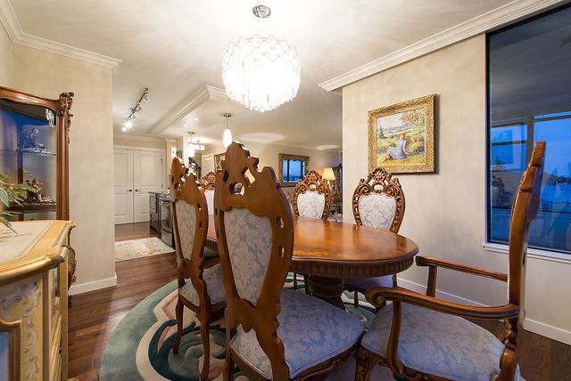 25389 at 501 - 1420 Duchess Avenue, West Vancouver