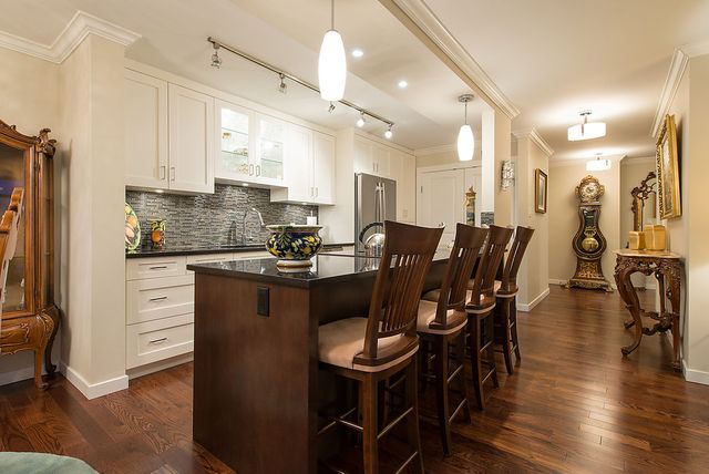 25393 at 501 - 1420 Duchess Avenue, West Vancouver