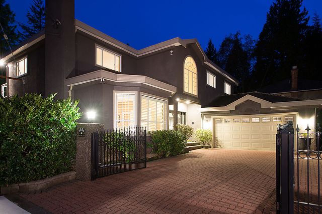 24070 at 4035 Sunset Boulevard, North Vancouver