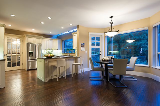 24106 at 4035 Sunset Boulevard, North Vancouver