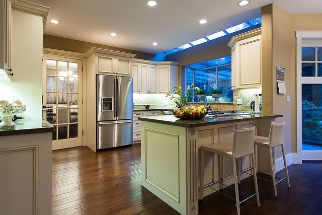 24114 at 4035 Sunset Boulevard, North Vancouver