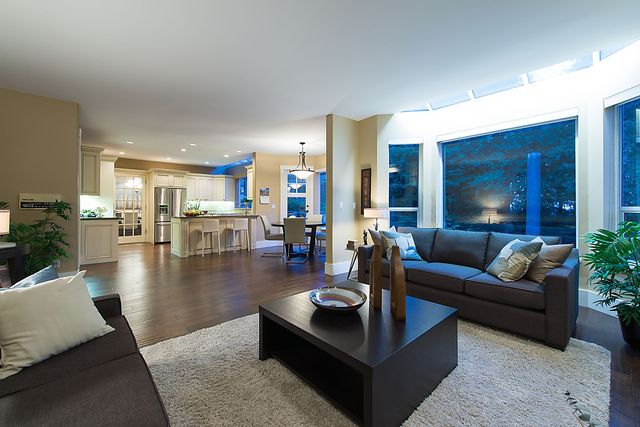 24134 at 4035 Sunset Boulevard, North Vancouver