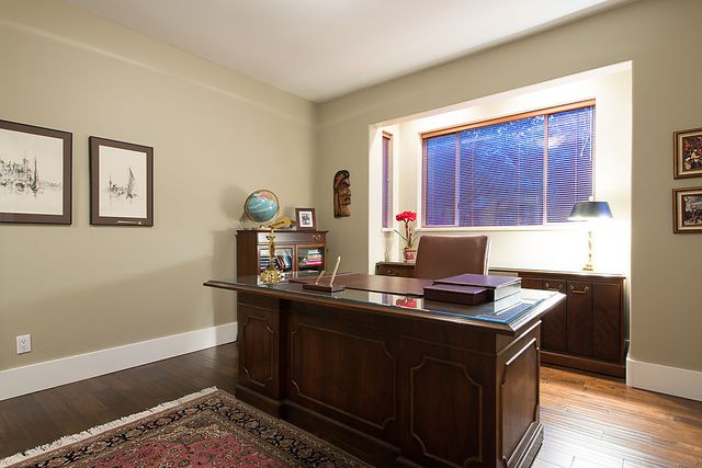 24142 at 4035 Sunset Boulevard, North Vancouver