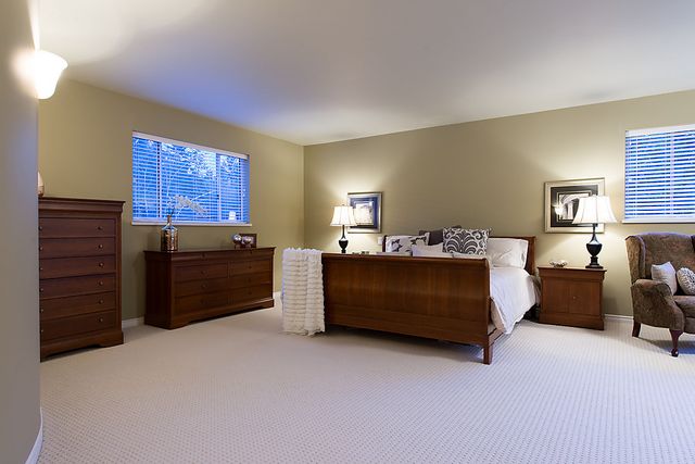 24146 at 4035 Sunset Boulevard, North Vancouver