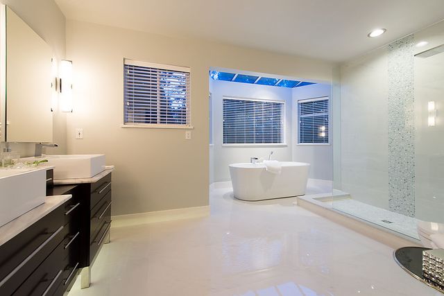 24158 at 4035 Sunset Boulevard, North Vancouver