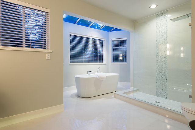 24162 at 4035 Sunset Boulevard, North Vancouver
