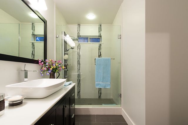 24190 at 4035 Sunset Boulevard, North Vancouver