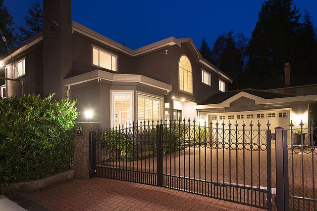 24198 at 4035 Sunset Boulevard, North Vancouver