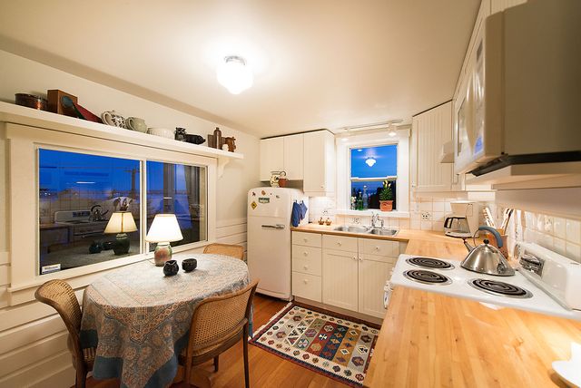 24476 at 3621 Sunset Lane, West Vancouver