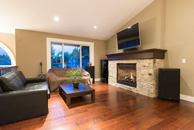 24881 at 568 West 28th Street, North Vancouver