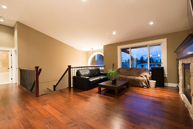 24885 at 568 West 28th Street, North Vancouver