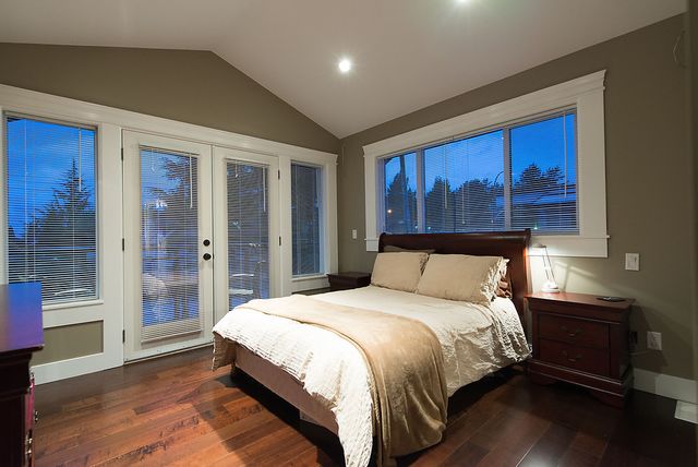 24922 at 568 West 28th Street, North Vancouver