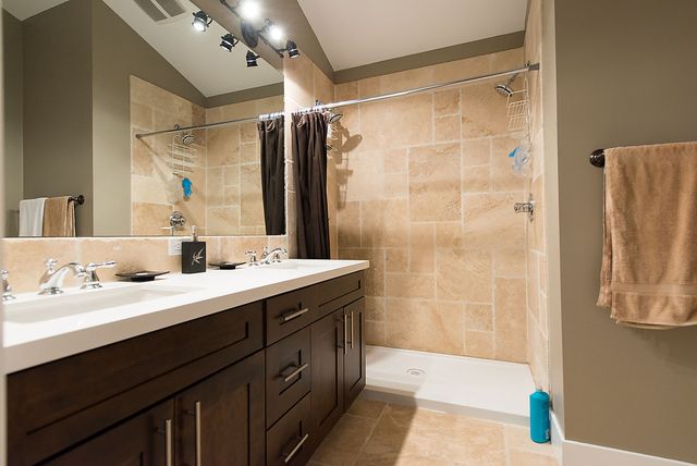 24934 at 568 West 28th Street, North Vancouver