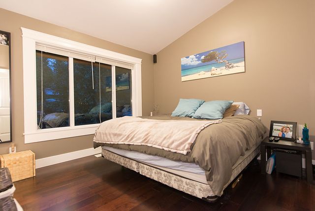 24942 at 568 West 28th Street, North Vancouver