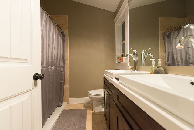 24946 at 568 West 28th Street, North Vancouver