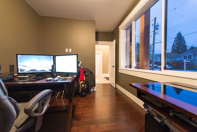 24955 at 568 West 28th Street, North Vancouver