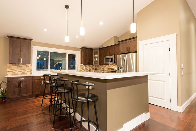 24984 at 568 West 28th Street, North Vancouver