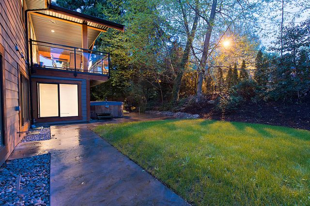 25006 at 568 West 28th Street, North Vancouver