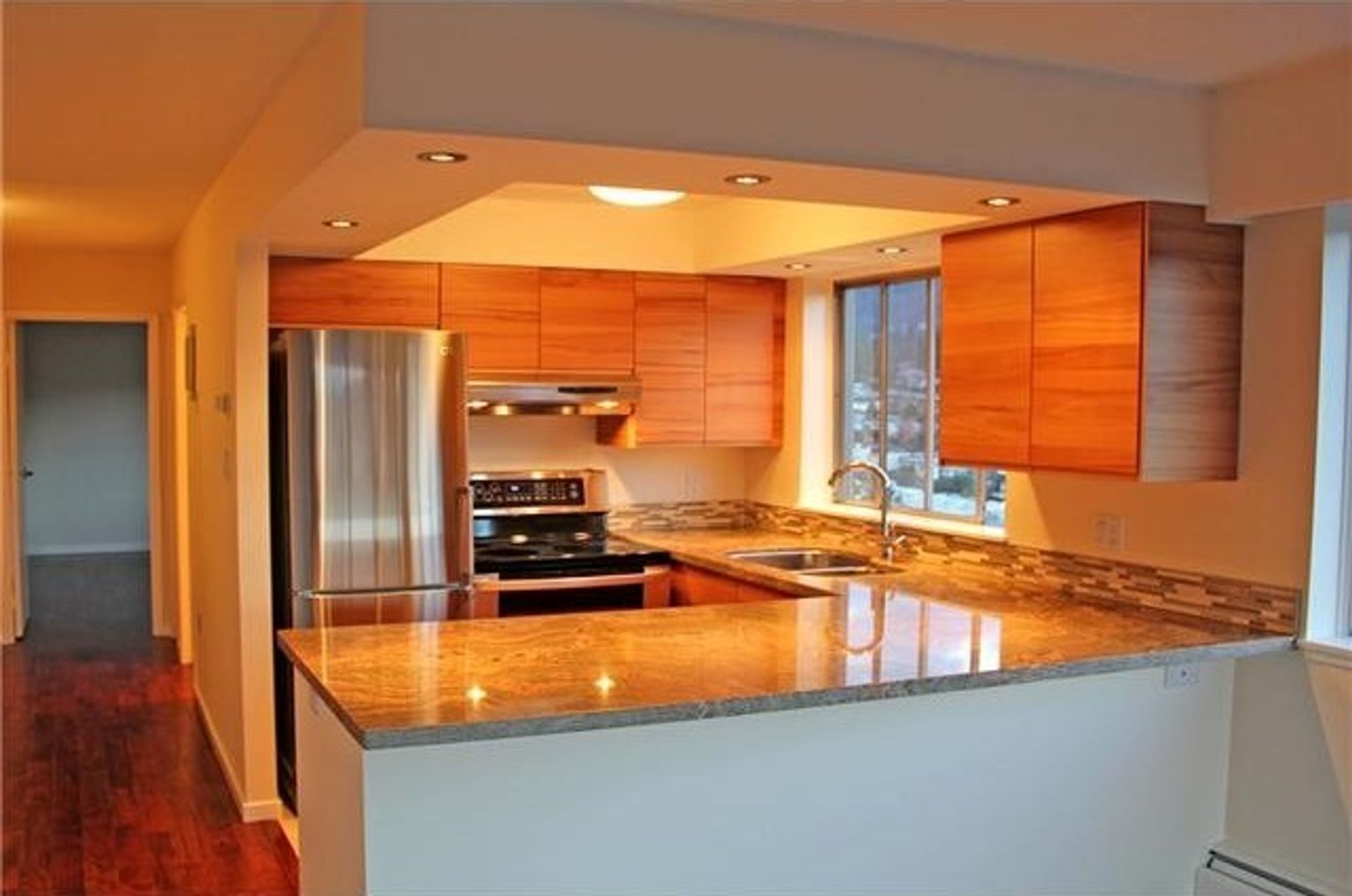 1208 - 150 24th Street, West Vancouver photo number 1